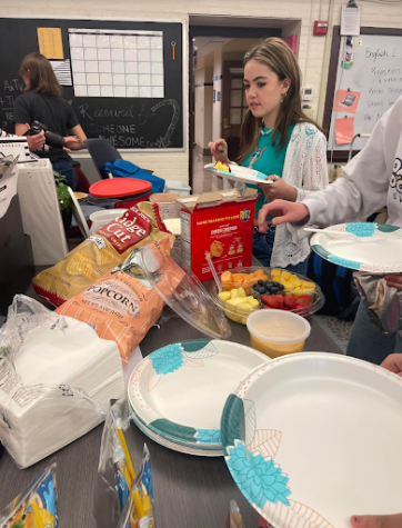 Turkey Tuesday: Last Tuesday, Ashlyn Steinbrink (10) celebrates Thanksgiving with her journalism class. “We got to all sit together and listen to music and talk while we ate,” Steinbrink said. “It was a good time to bond.” 