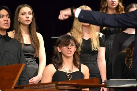 Choir Charms: Freshmen in choir sing four songs, with one of them consisting of percussion. This will be the last time choir performs for the 2022-2023 school year alongside members of Synergy, Anthem, and Symphonic Chorale. Photo contributed by: Mattie Helmers 